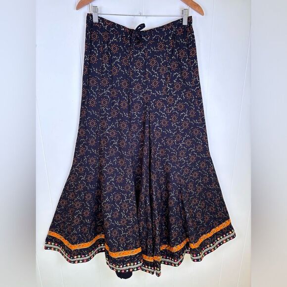 Pants - Boho Flare Leg High Waist Pant Embroidered Navy Blue Floral EUC Size 40 US‎ 8